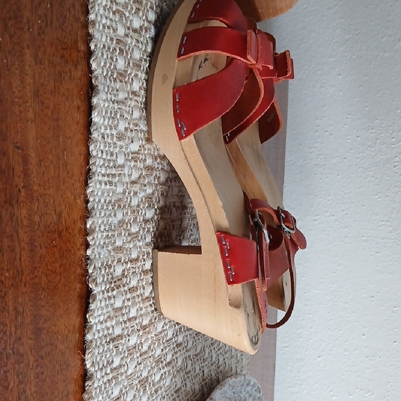 Swedish Hasbeens Red Leather Sandals - Picture 4 of 8